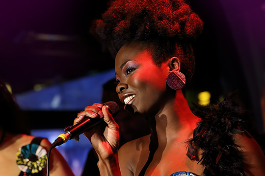 barbara-alli-live-stage-by-jim-liogy